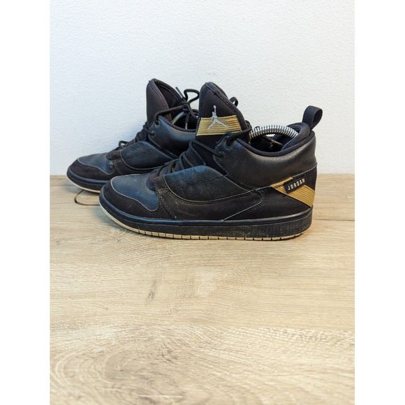 Jordan Fadeaway Black/White/Gold Boy's Basketball Sneakers Size 7  AO1331-017 - Picture 3 of 9